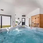 Borealis Villa Raša